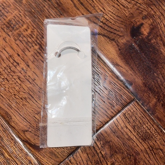 Barcelona Purple Lizard Souvenir Keychain - Picture 3 of 5